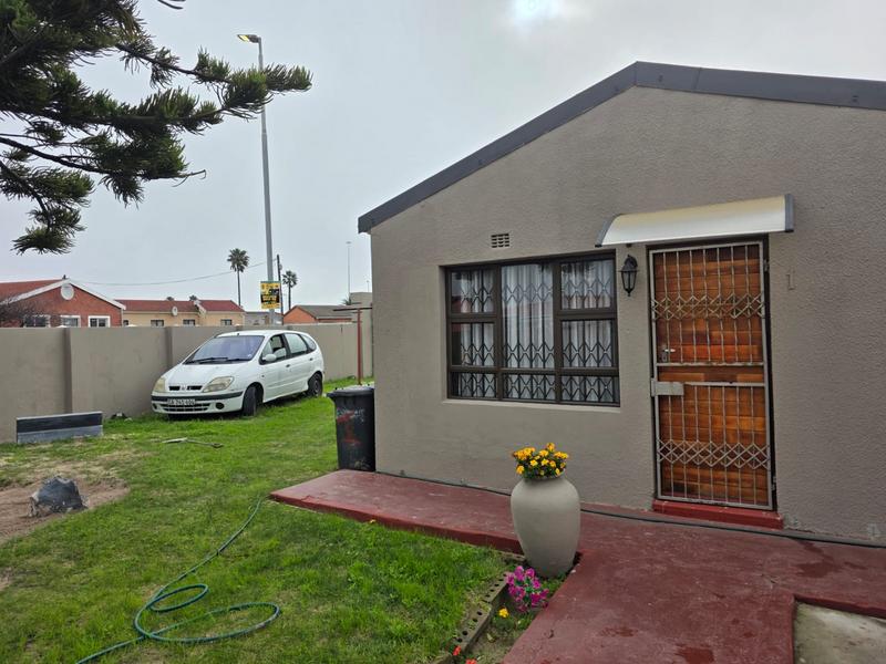 2 Bedroom Property for Sale in Bongweni Western Cape